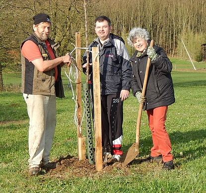 Pflanzaktion Streuobstwiese Oberempfenbach