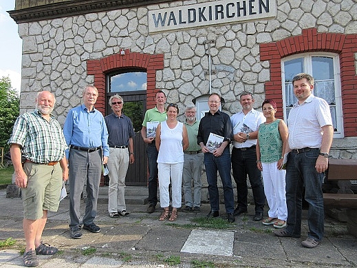 ÖDP-Bezirksvorstand am Bahnhof Waldkirchen