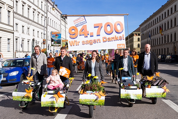 ÖDP Bayern reicht fast 100.000 Unterschriften ein